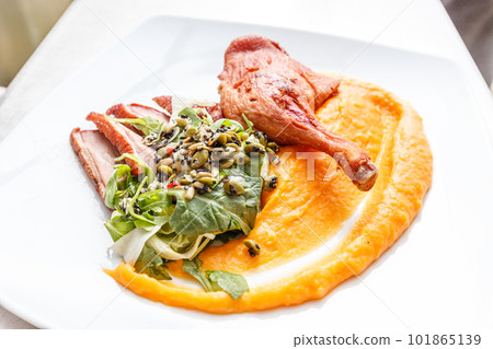 Goose drumstick and breast 101865139