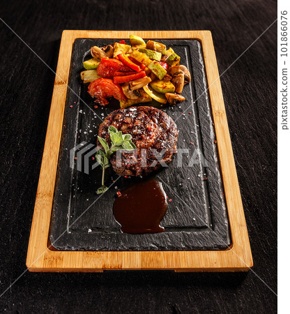 Ribeye steak with grilled vegetables 101866076