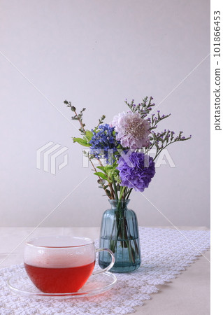 round flower and herbal tea 101866453