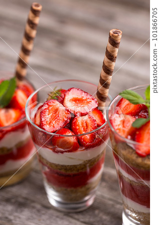 Yogurt parfait Yogurt parfait 101866705