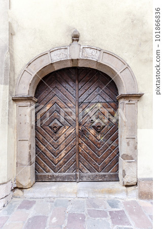 Ancient engraved wooden doors Ancient engraved wooden doors 101866836