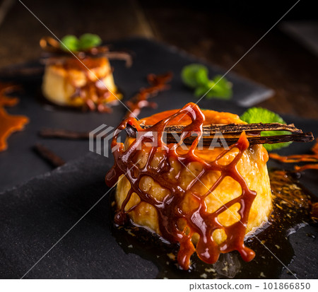 Caramel pudding Caramel pudding 101866850