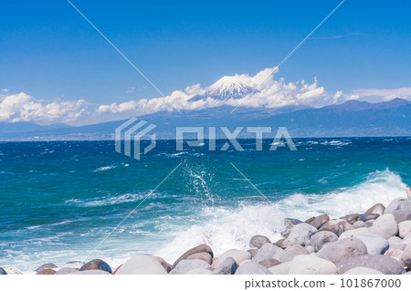 （靜岡縣）從西伊豆戶田海岸看到的富士山 101867000