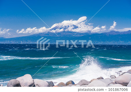 (Shizuoka Prefecture) Mt. Fuji seen from the coast of Toda, Nishi-Izu (Shizuoka Prefecture) Mt. Fuji seen from the coast of Toda, Nishi-Izu 101867006