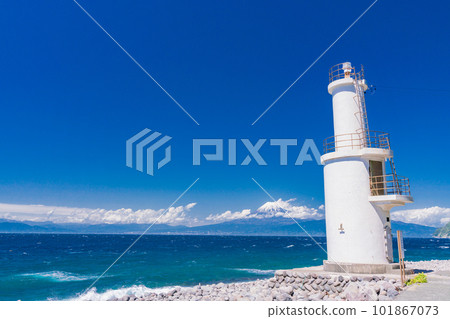 (Shizuoka Prefecture) Mt. Fuji seen from the coast of Toda, Nishi-Izu 101867073