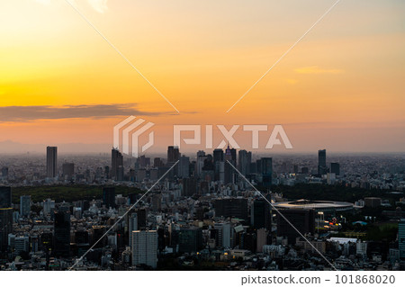 [東京]黃昏的新宿副中心 101868020