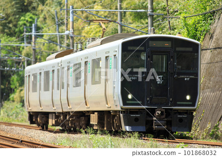 JR Kyushu 817 series train 101868032