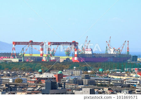 [Kagawa Prefecture] Imabari Shipbuilding and Marugame City as seen from Marugame Castle 101869571