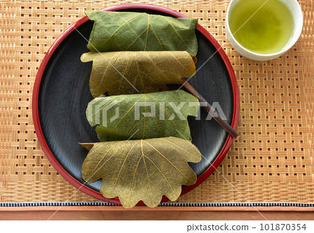 Japanese sweets Kashiwa Mochi 101870354