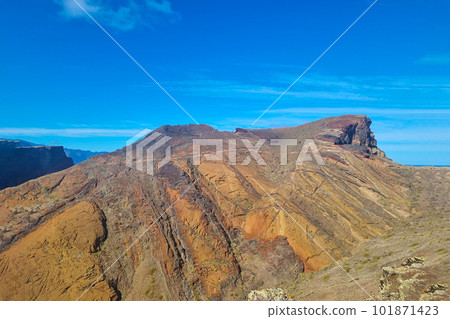 View of the peaks of the mountains and slopes. Brown Mountains. 101871423