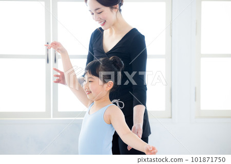 Kids ballet class 101871750