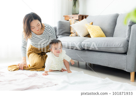 Living room baby parent and child Living room baby parent and child 101871933