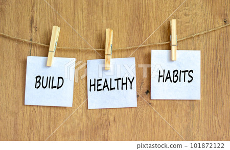 Motivation and Build healthy habits symbol. Concept words Build healthy habits on white paper on a beautiful wooden table wooden background. Business build healthy habits concept. Copy space. 101872122
