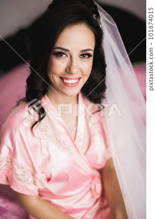 Beautiful fashion bride in wedding dress posing Beautiful fashion bride in wedding dress posing 101874015