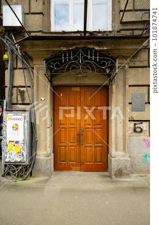 Kyiv, Ukraine - April 24, 2023: The streets of Kyiv city. Kyiv, Ukraine - April 24, 2023: The streets of Kyiv city. 101874741