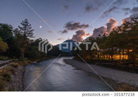 Kamikochi at dusk 101877216