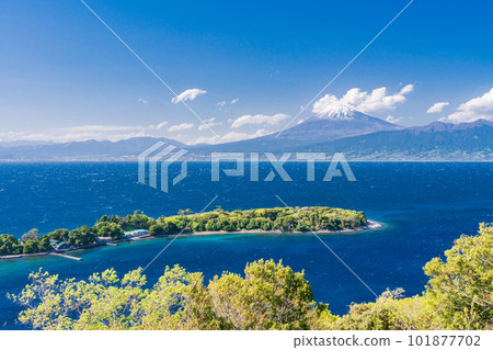 (Shizuoka Prefecture) Mt. Fuji over Oceanazaki (Osezaki) 101877702