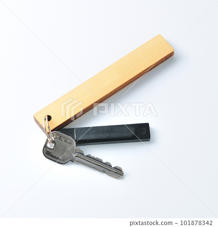 Retro room key / room key (white background) 101878342