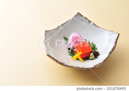 Sashimi / dinner at the inn, kaiseki cuisine 101878495