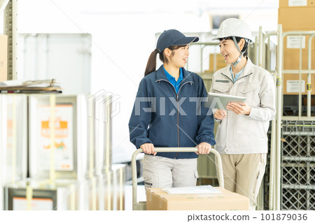 Female driver and worker working in warehouse 101879036