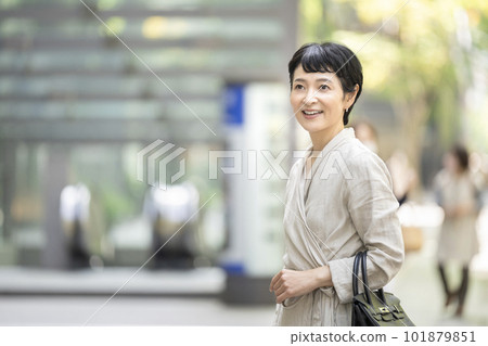 Arafif woman standing on the street corner Arafif woman standing on the street corner 101879851