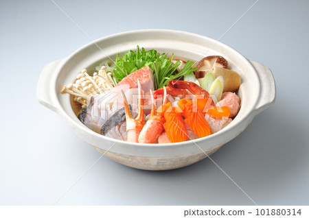 Seafood pot in clay pot (crab, shrimp, scallop, etc.) white background Seafood pot in clay pot (crab, shrimp, scallop, etc.) white background 101880314