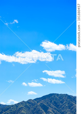 藍天和雲彩和山 藍天和雲彩和山 101880457