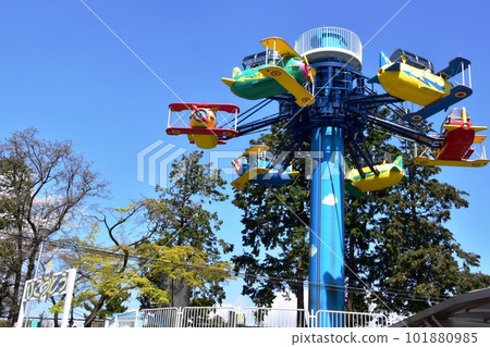 前橋市 前橋公園 Amusement Park Luna Park 遊樂設施和新鮮的綠色植物 前橋市 前橋公園 Amusement Park Luna Park 遊樂設施和新鮮的綠色植物 101880985
