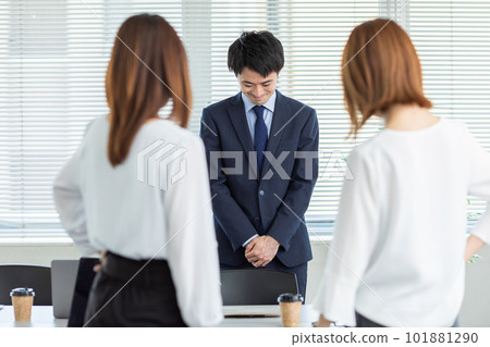A businessman who is hesitant even if he is scolded A businessman who is hesitant even if he is scolded 101881290
