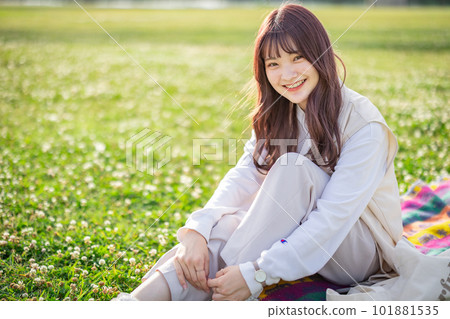 河床上的女大學生畫像 101881535