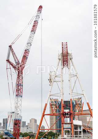 Ferris wheel under dismantling 101881579