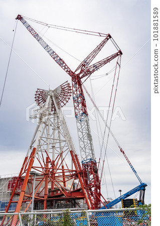 Ferris wheel under dismantling 101881589