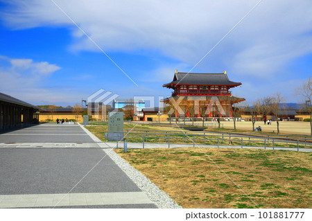 [奈良縣]天氣晴好的平城橋 朱雀門（平城橋遺址歷史公園） 101881777