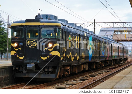 [Ainokaze Toyama Railway] Series 413 ~ Toyama Picture Scroll ~ (Ainokaze Toyama Railway Line: Kurobe Station) 101882787