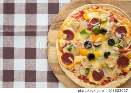 Milanese-style pizza with a thin crust Milanese-style pizza with a thin crust 101883067