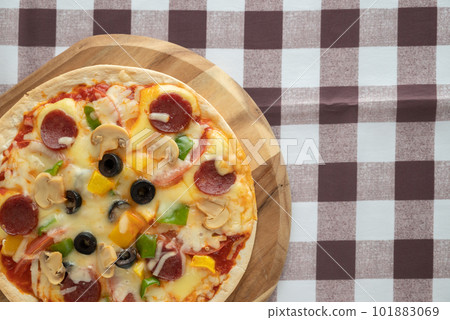 Milanese-style pizza with a thin crust Milanese-style pizza with a thin crust 101883069