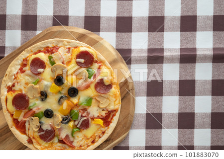 Milanese-style pizza with a thin crust Milanese-style pizza with a thin crust 101883070
