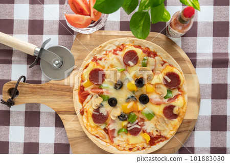 薄皮米蘭式披薩 薄皮米蘭式披薩 101883080