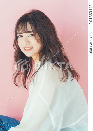 年輕女子髮型圖片 101883342