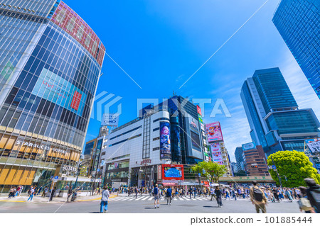 日本東京街景 夏日各地……謹防中暑。不戴口罩的人數也有所增加。 5月下旬市中心的溫暖=19日 101885444
