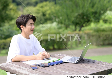 student studying outdoors student studying outdoors 101886493