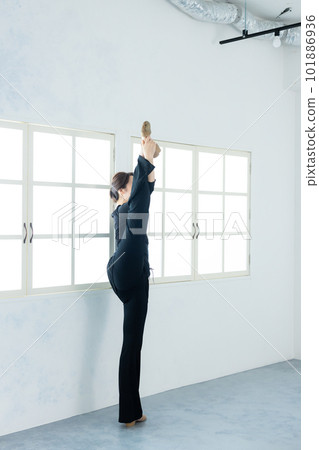 dancer stretching 101886936