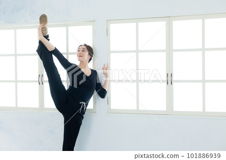dancer stretching 101886939