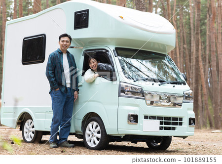 couple traveling by camper couple traveling by camper 101889155