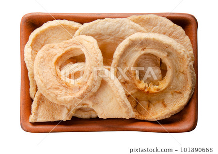 Dried apple chips in clay bowl isolated on white flat lay view 101890668