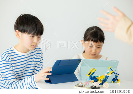 小學生平板電腦學習 101891998