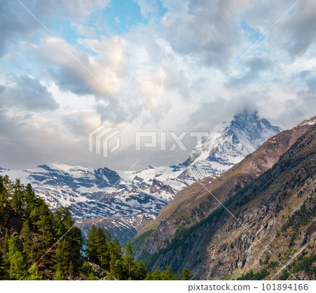 Summer Matterhorn Alps mountain, Swiss Summer Matterhorn Alps mountain, Swiss 101894166
