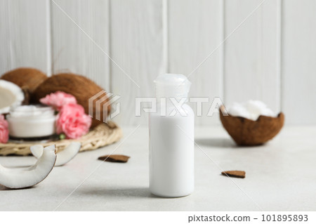 Concept of body and skin care accessories - coconut cosmetic Concept of body and skin care accessories - coconut cosmetic 101895893