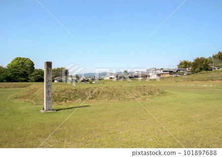 Remains of Yamada Temple, an ancient temple in Sakurai City, Nara Prefecture Remains of Yamada Temple, an ancient temple in Sakurai City, Nara Prefecture 101897688