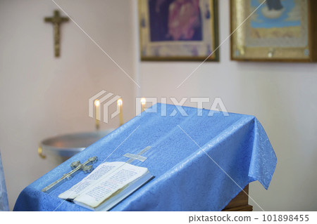 The cross and the book of the Bible lie on the church table. Religion 101898455